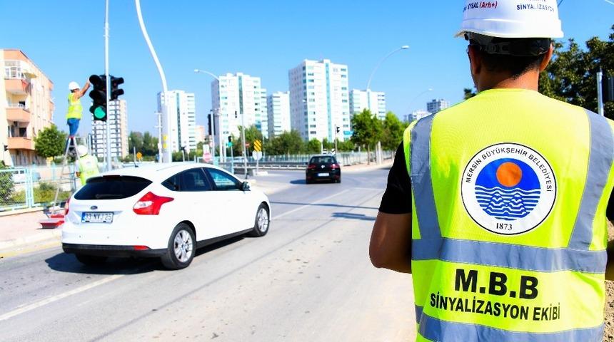 Tarsus’ta kazalara karşı ledli trafik sinyalizasyon sistemi