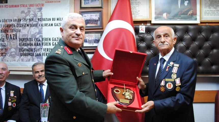 Eğirdir&rsquo;deki Gaziler G&uuml;n&uuml;&rsquo;nde mevlit okutulup, yemek d&uuml;zenlendi