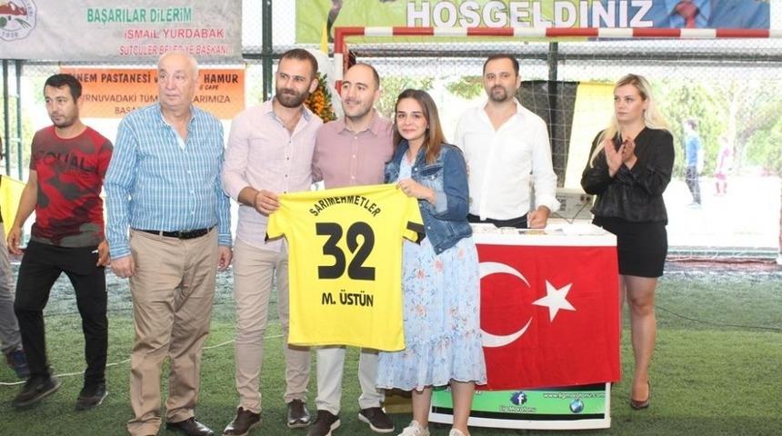 İstanbul&rsquo;daki S&uuml;t&ccedil;&uuml;lerlilerden merhum belediye başkanları adına futbol turnuvası