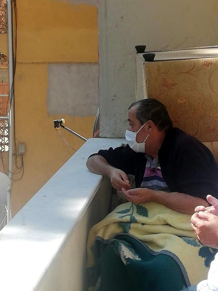 Yürek yakan fotoğraf! Böbreğini veren oğlunun tabutuna son kez baktı G2