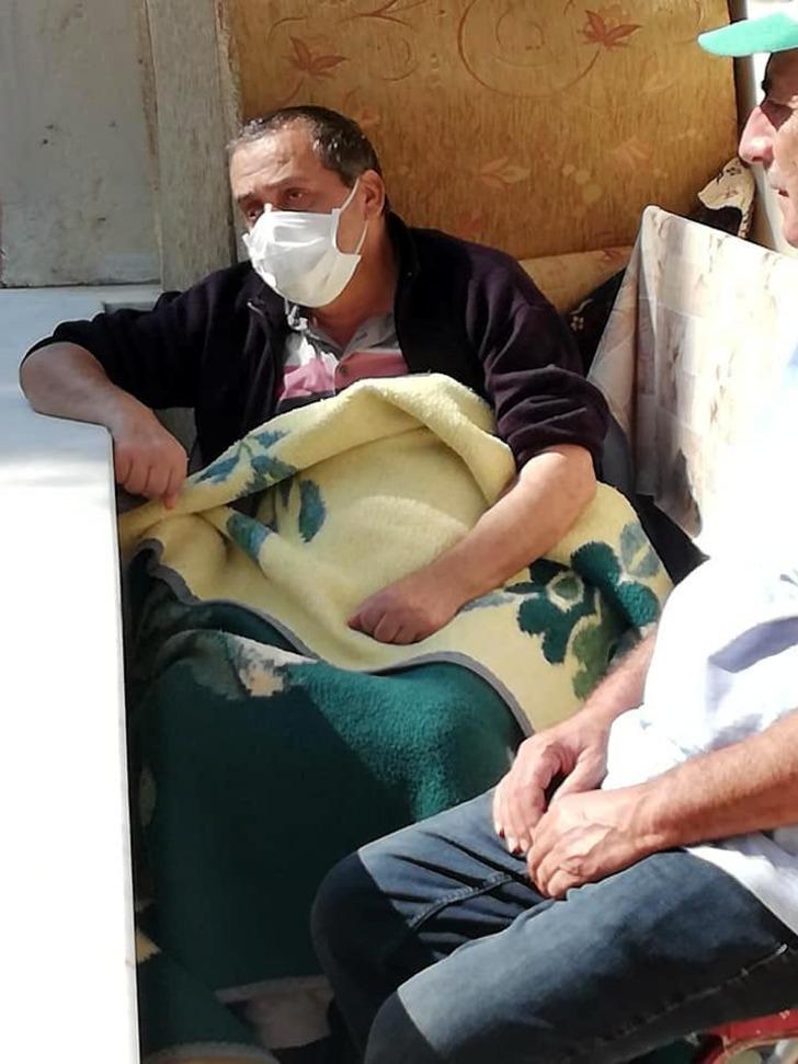 Yürek yakan fotoğraf! Böbreğini veren oğlunun tabutuna son kez baktı G3