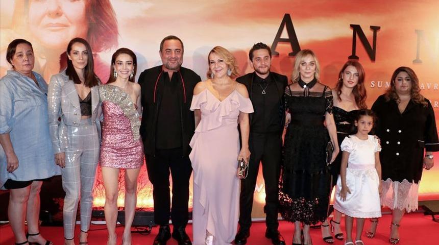 Annem ağlatmaya geliyor