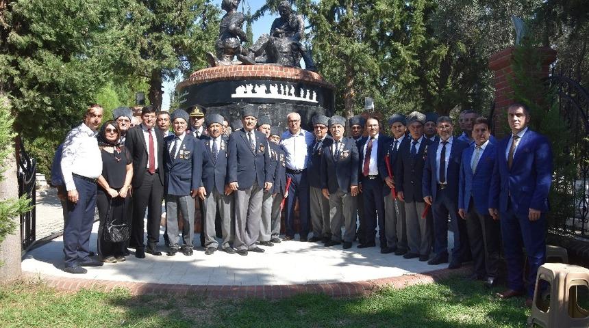 Başkan &Ouml;zcan Gazileri unutmadı