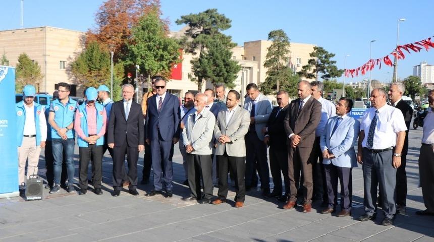 Kayserili hayırseverler sınır &ouml;tesindeki Suriyeli &ccedil;ocukların y&uuml;z&uuml;n&uuml; g&uuml;ld&uuml;recek