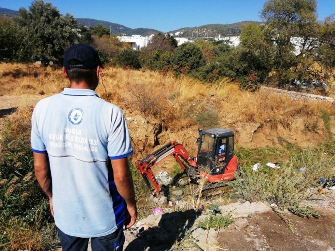 Yağışlar &ouml;ncesi dere yatakları temizleniyor