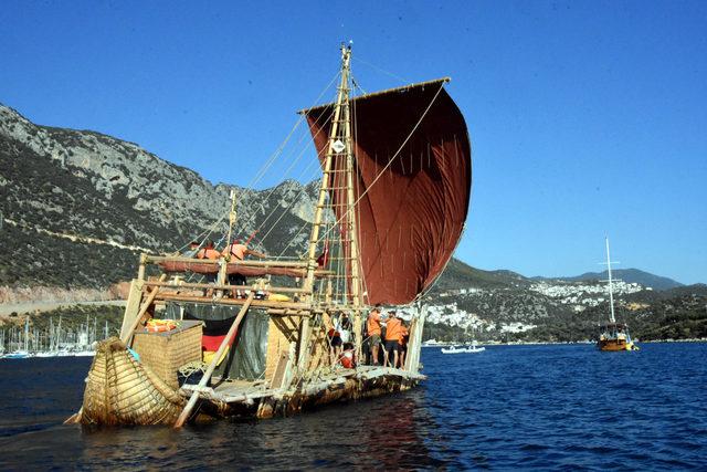 Antik dönemin izlerini taşıyan 'Abora-IV' Kaş'a demir attı