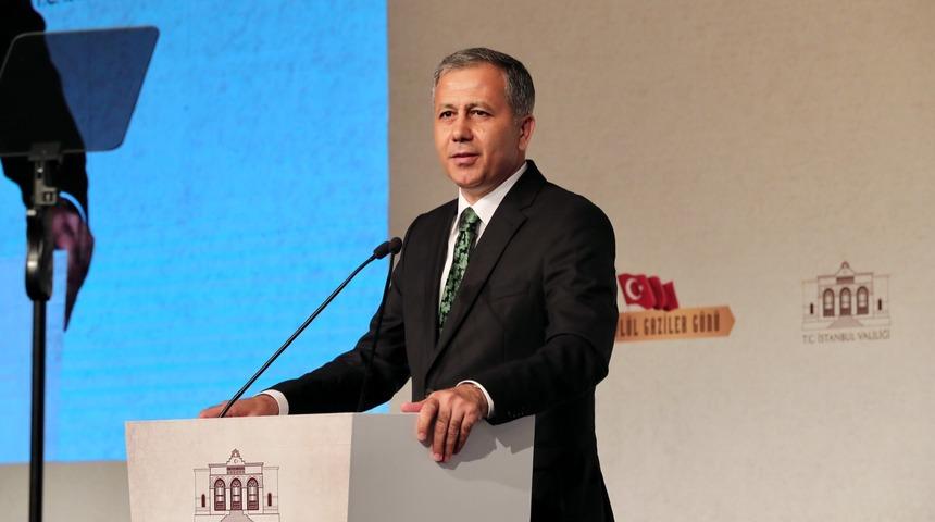 İstanbul'da hasarlı 29 okuldaki &ouml;ğrencilerle ilgili Vali'den a&ccedil;ıklama