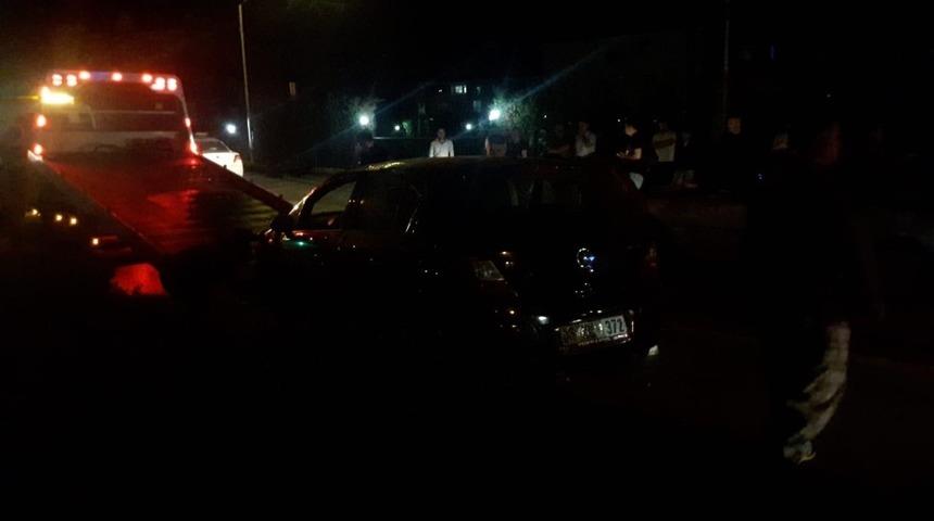 Bursa’da otomobil yan yattı, sürücü ölümden döndü