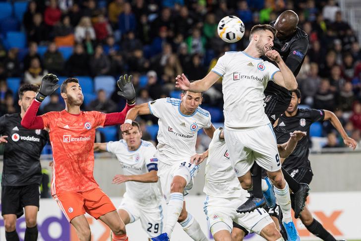 Beşiktaş'ın kalecisi  Karius'a sosyal medyada şok tepki G3