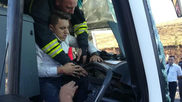 Yolcu otobüsü ile tır çarpıştı! Yaralılar var G3