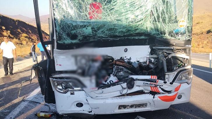 Yolcu otobüsü ile tır çarpıştı! Yaralılar var G4