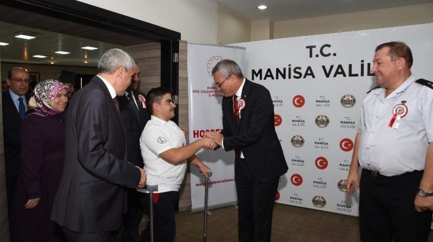 Vali Deniz, Gaziler onuruna d&uuml;zenlenen yemeğe katıldı