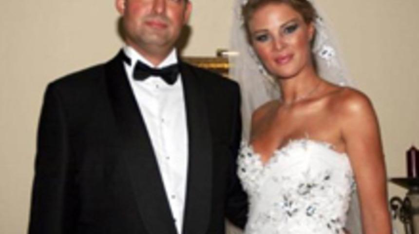 &Uuml;nl&uuml; Manken Boşandı