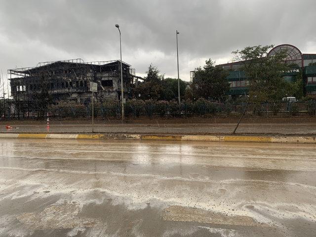 Tuzla'da yanan fabrika çevresinde yağmur tedirginliği (1)