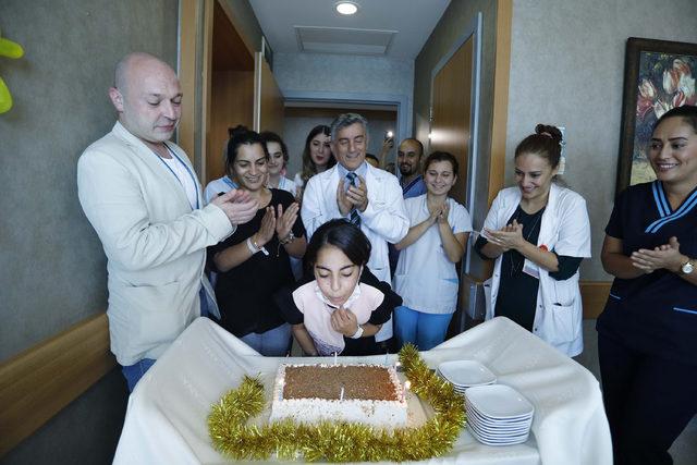 Doğum gününde annesinin böbreğiyle hayata tutundu