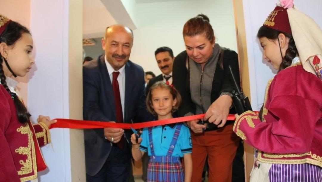 K&uuml;tahya Şehitler Ortaokulu&rsquo;nda k&uuml;t&uuml;phane a&ccedil;ılışı