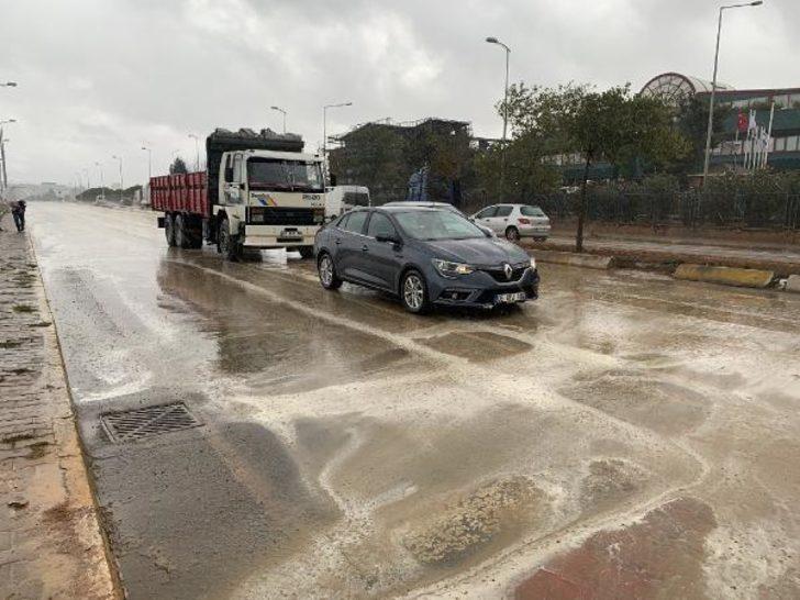 Tuzla'daki fabrika yangını sonrası vatandaşlarda 'kimyasal yağmur' gerginliği  G3