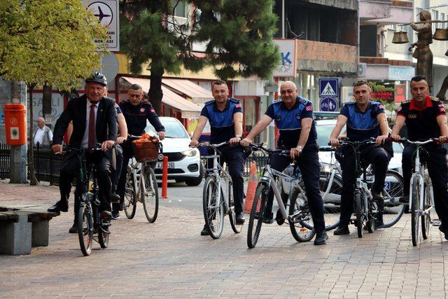 &Ccedil;aycuma da başkan ve belediye &ccedil;alışanları bisikletle işe geldi 1