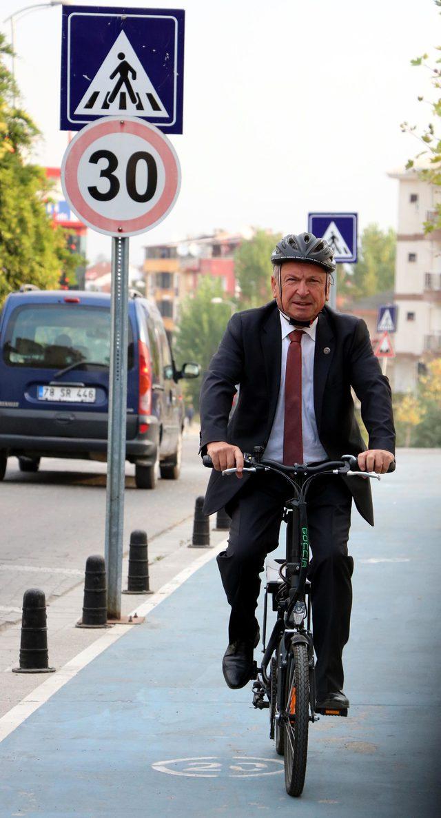 &Ccedil;aycuma da başkan ve belediye &ccedil;alışanları bisikletle işe geldi 3
