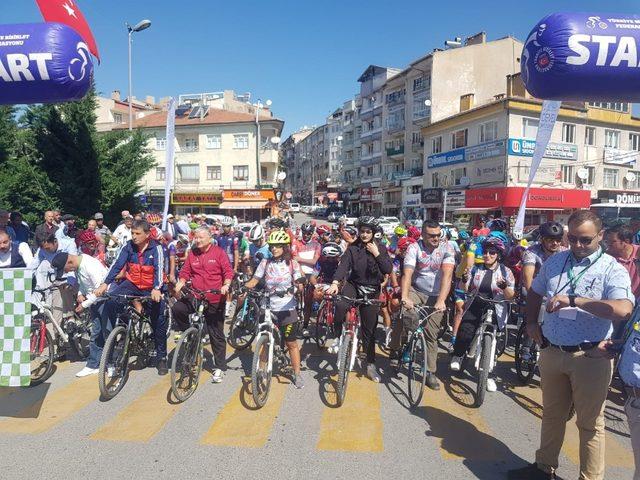 Grand Prix Erciyes Erkekler Bisiklet Yarışı Develi’de Start Aldı