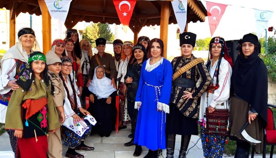 &rsquo;Zafere G&ouml;t&uuml;ren Analar&rsquo; adlı tiyatro oyunu ilgi g&ouml;rd&uuml;