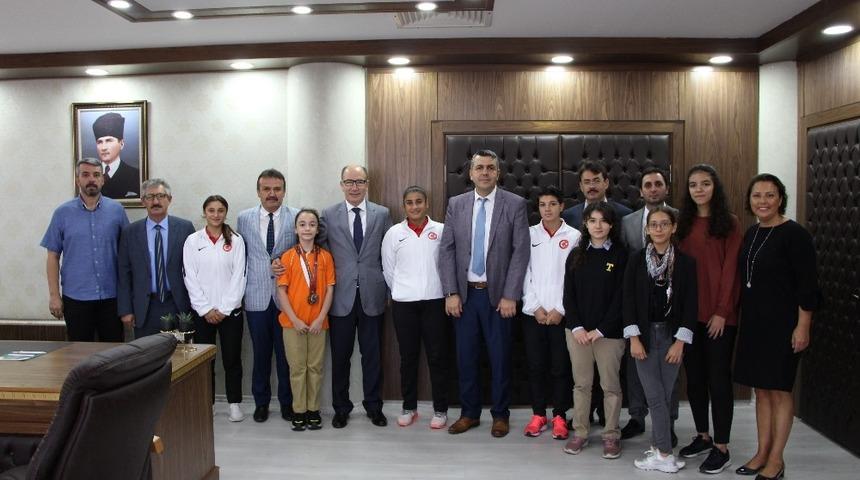 Kaymakam Nazlı: &ldquo;Spor &ouml;ğrencilerin eğitimine katkı sağlıyor&rdquo;