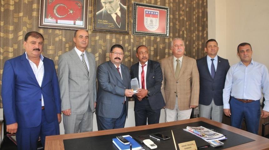 Hem Ahi, hem de ayın şof&ouml;r&uuml; Ayhan İpek&ccedil;i&rsquo;ye &ouml;d&uuml;l