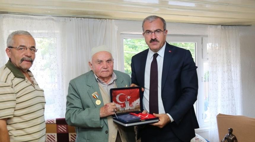 Vali Ömer Toraman, Kore gazilerini ziyaret etti