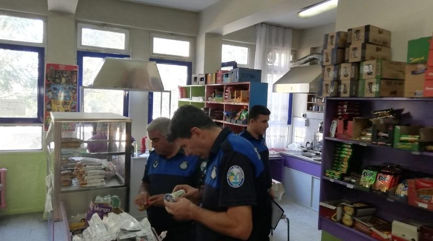 Salihli’de zabıtadan okul kantinlerine denetim