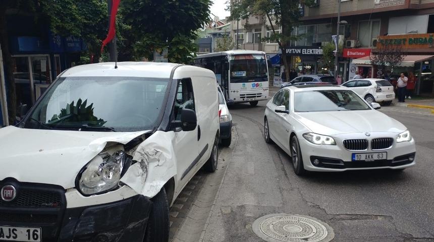 Yağmur sebebiyle 5 ara&ccedil; birbirine girdi