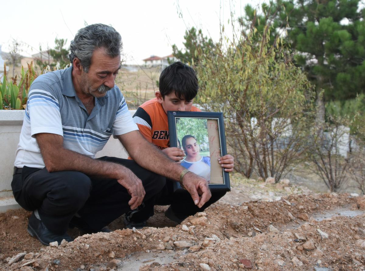 Kızı PKK tarafından ka&ccedil;ırılan babanın acı bekleyişi... Mezarını hazırladı