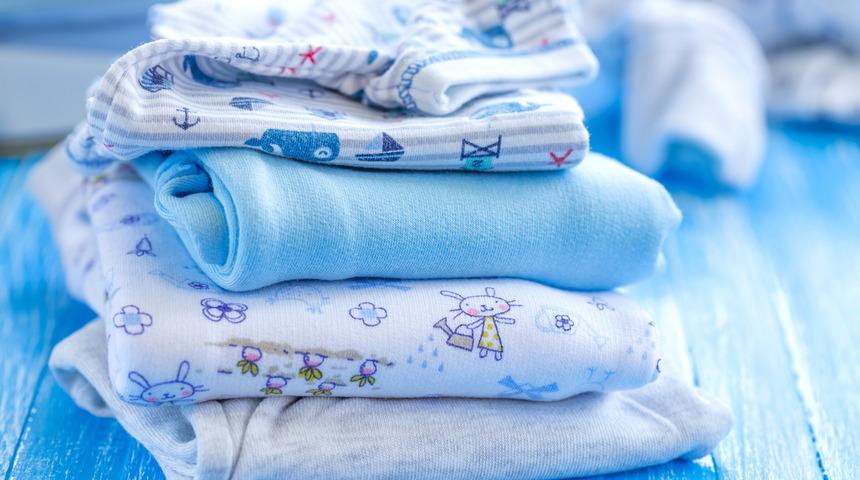 Bebek kıyafetlerindeki tehlikeye dikkat! Sık sık hasta olmalarının nedeni...