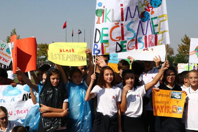 TED'li öğrencilerden iklim grevine destek