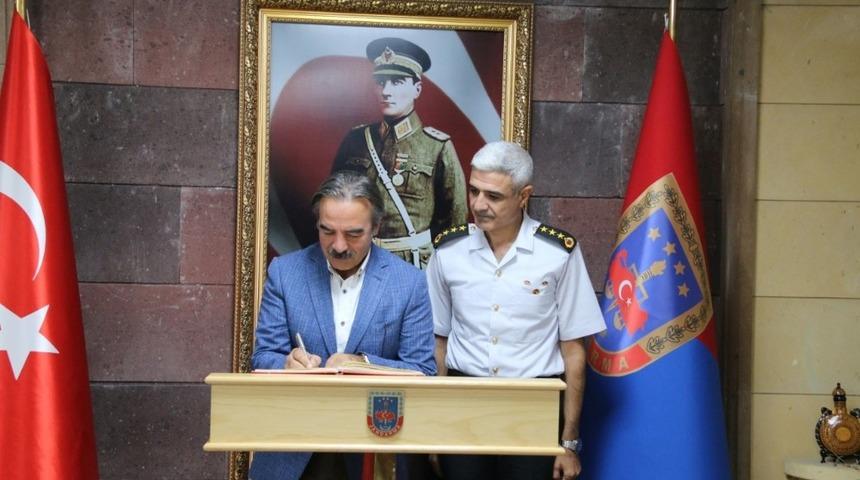 Rekt&ouml;r Bağlı&rsquo;dan İl Jandarma Komutanı Erol&rsquo;a ziyaret