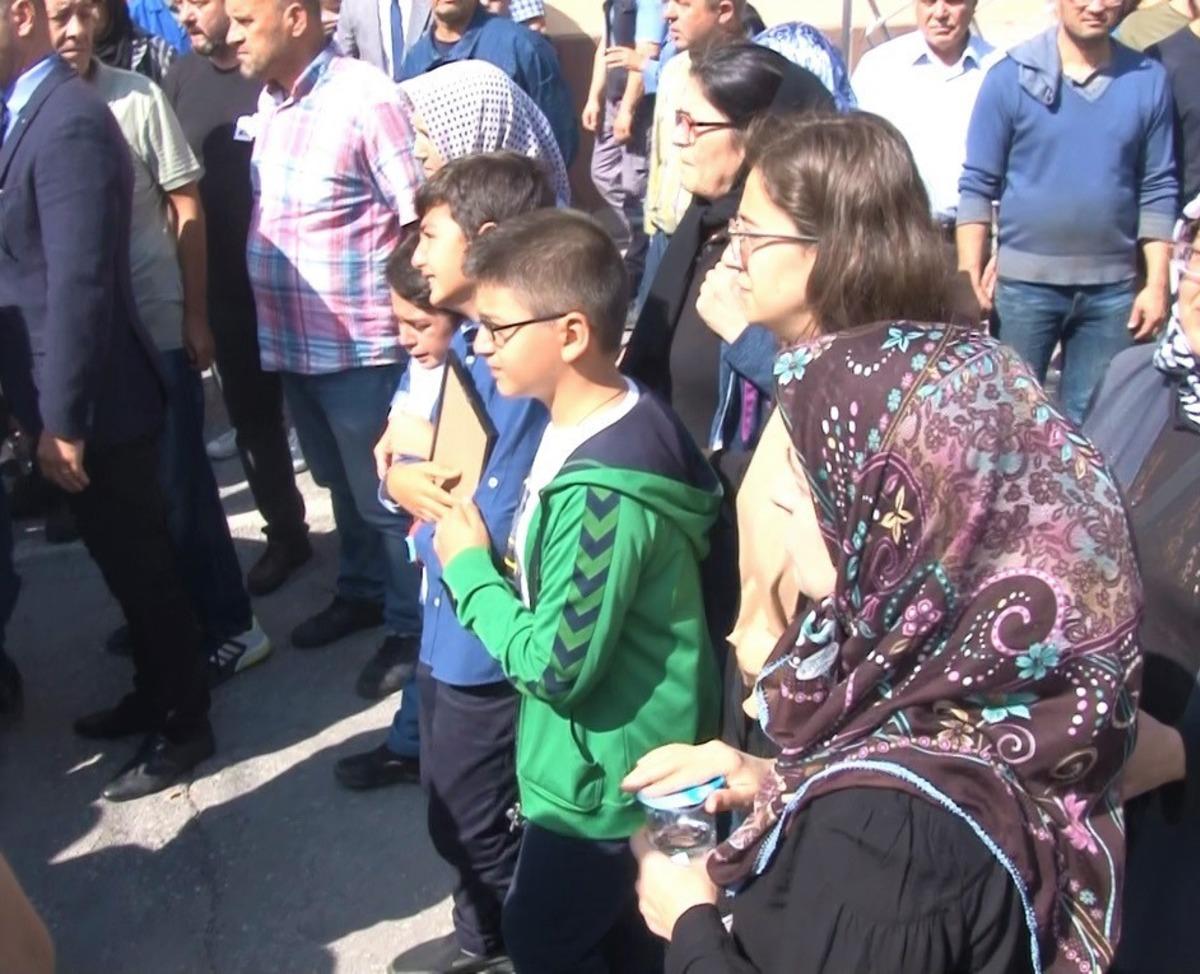 Bilecik'te hayatını kaybeden makinistler Sedat Yurtsever ve Recep Tunaboylu i&ccedil;in t&ouml;ren d&uuml;zenledi