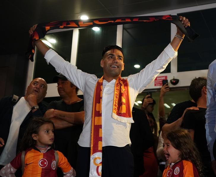 Monaco'da Slimani, Radamel Falcao'yu solladı G5