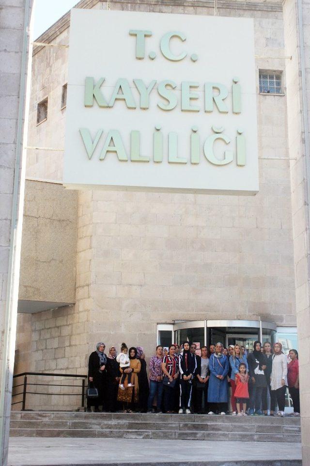 Veliler ‘İlkokul yıkılacak’ iddiası ile Valiliğe koştu