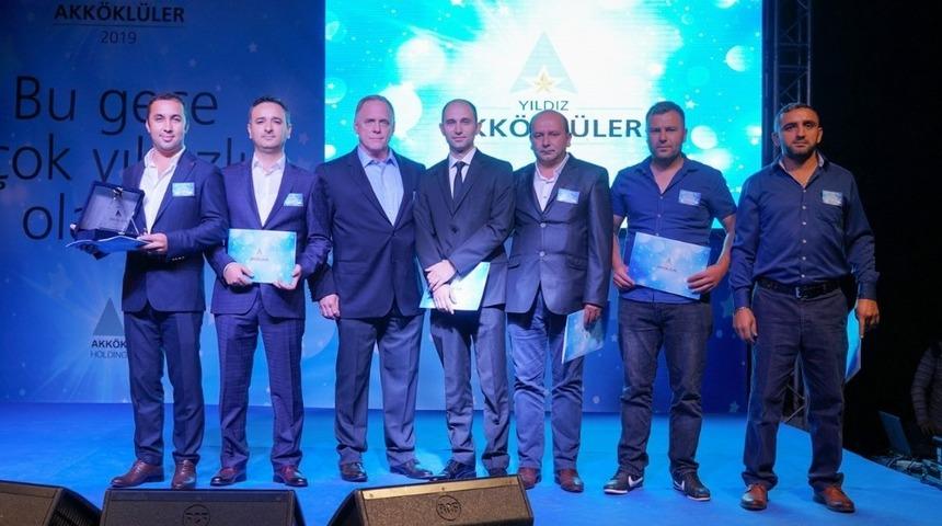 Gizemfrit, Yıldız Akk&ouml;kl&uuml;ler gecesinden &ouml;d&uuml;l ile d&ouml;nd&uuml;