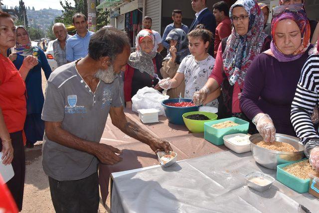 AK Parti'li Dağ, aşure dağıttı