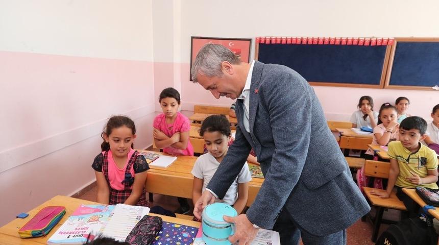 Başkan Tahmazoğlu &ouml;ğrencilerle bir araya geldi