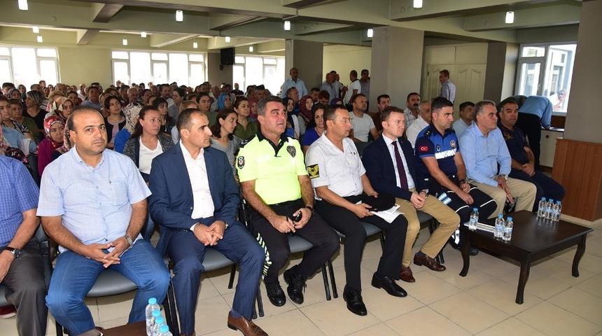 Manisa&rsquo;da servis şof&ouml;rleri bilgilendirildi