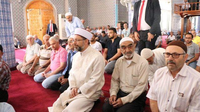 Erbaş: Fani dünyanın geçici heveslerine aldanarak birbirimizi üzmeyelim