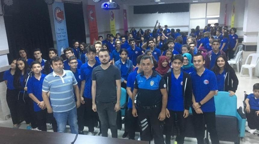 Antalya polisi liseli gen&ccedil;lere seminer  verdi