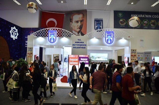 Büyükşehir standı ziyaretçi akınına uğruyor