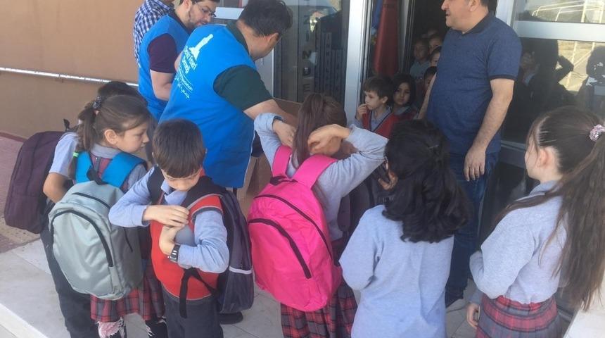 Dağardı İlkokulu &ouml;ğrencilerine kırtasiye yardımı