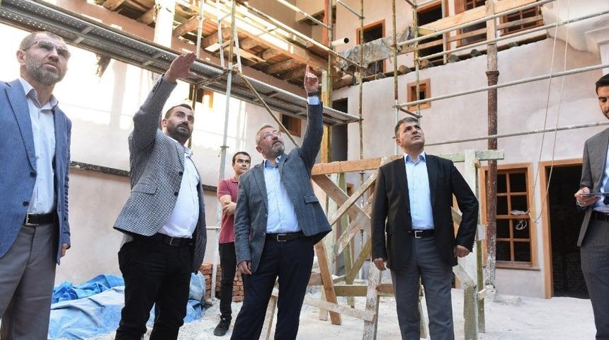 Başkan Aşgın Velipaşa Hanını inceledi