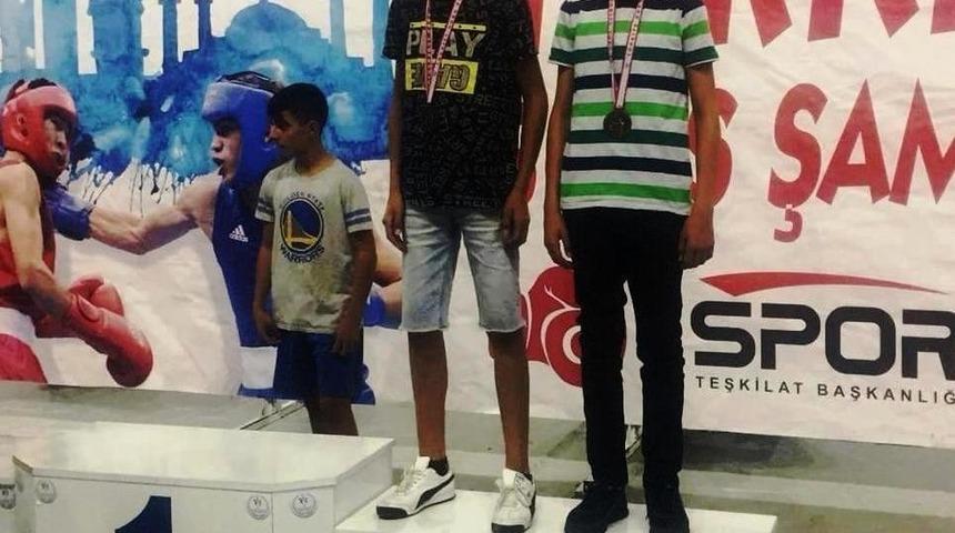 Bayburt Belediyesi Tuğra Boks Kulübü’nden bir madalya daha