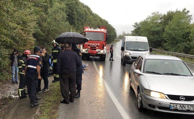 Takla atan otomobilden burunları bile kanamadan çıktılar