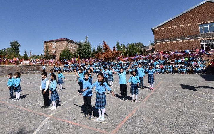 Ahlat’ta İlköğretim Haftası kutlandı G5