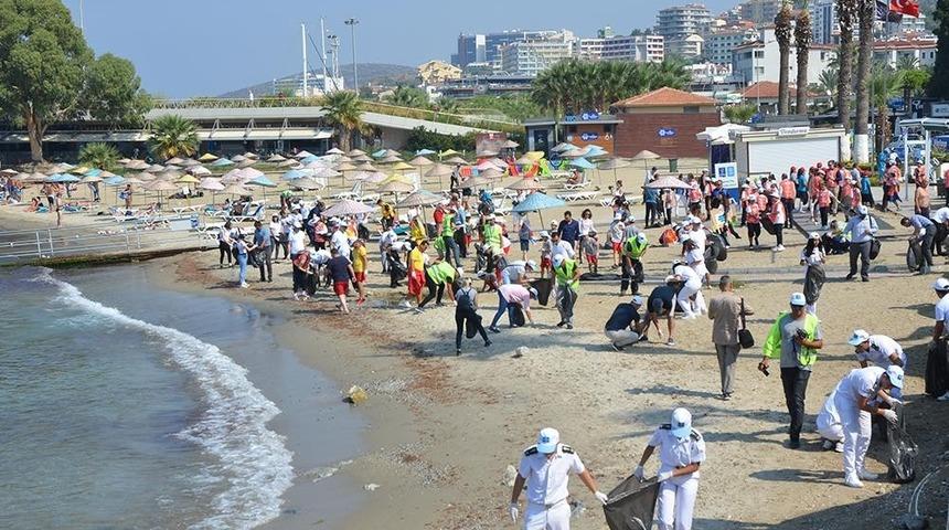 Kuşadası kıyılarında temizlik